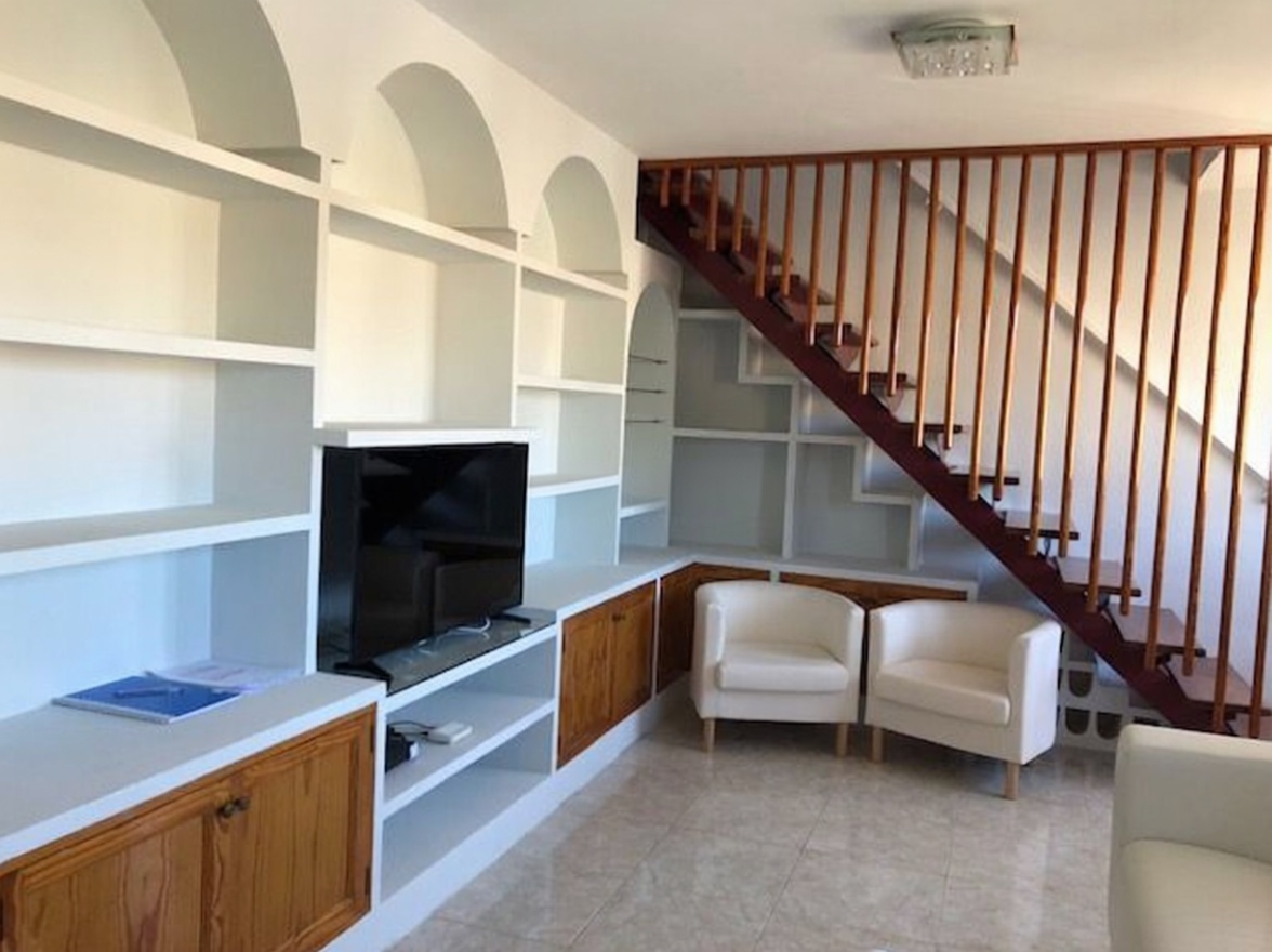 Dúplex en primera línea de playa en Telde — Salón