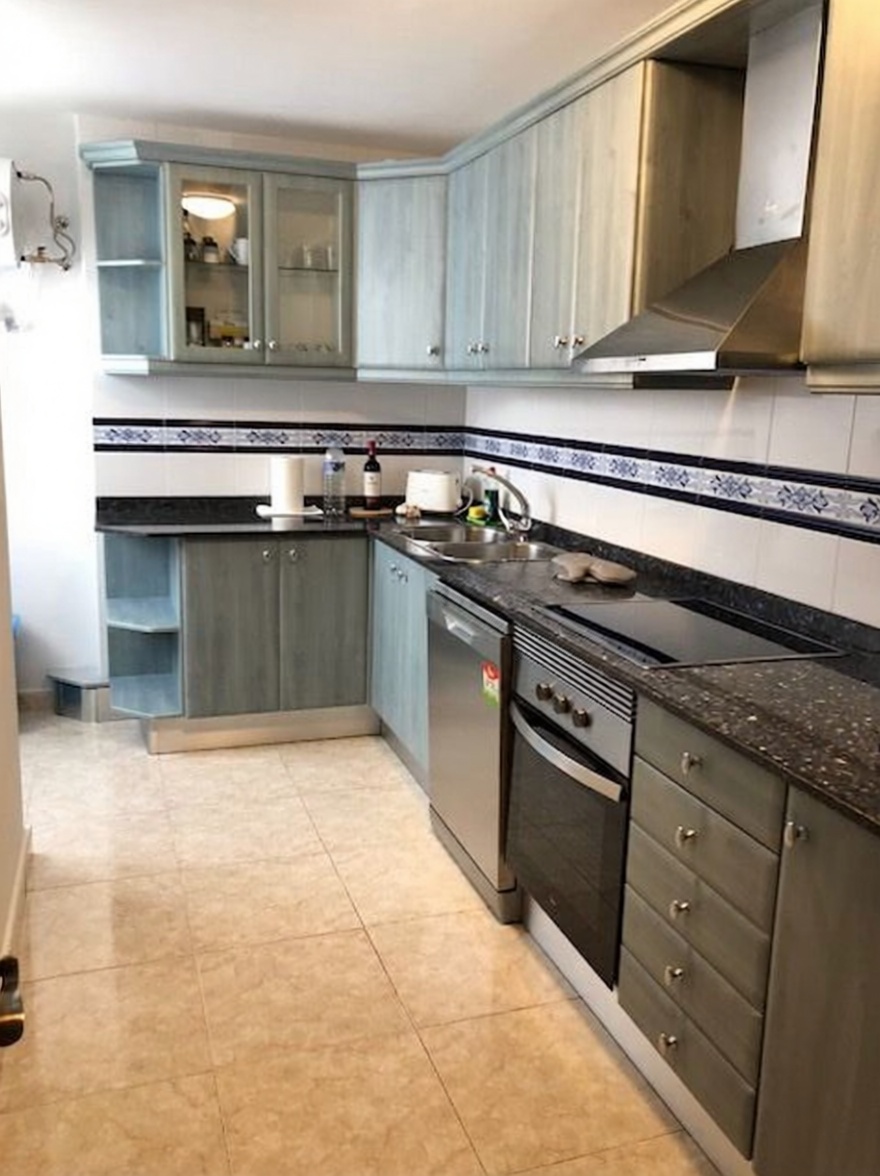 Dúplex en primera línea de playa en Telde — Cocina