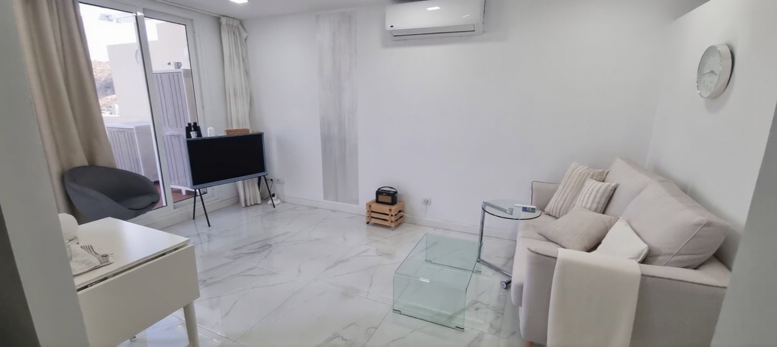 Seafront attic in Mogán — Living room