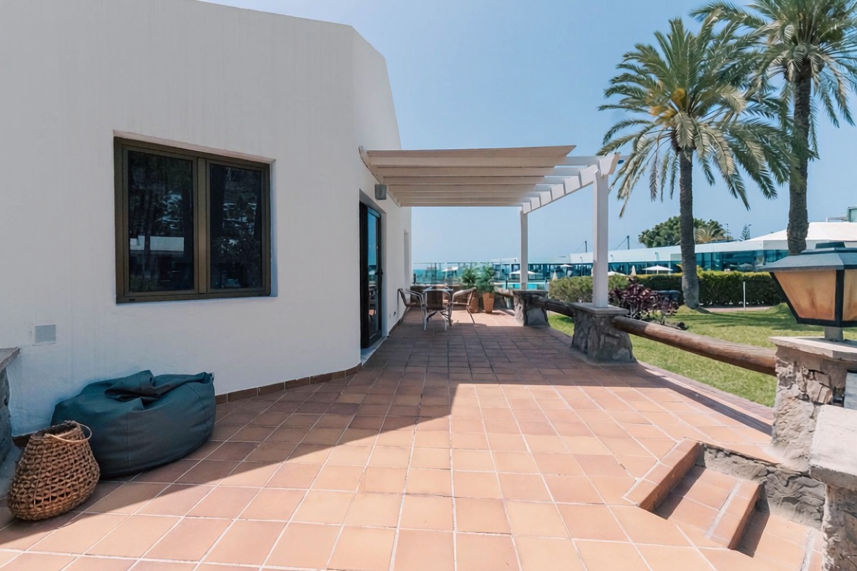 Chalet with direct beach access in Mogán