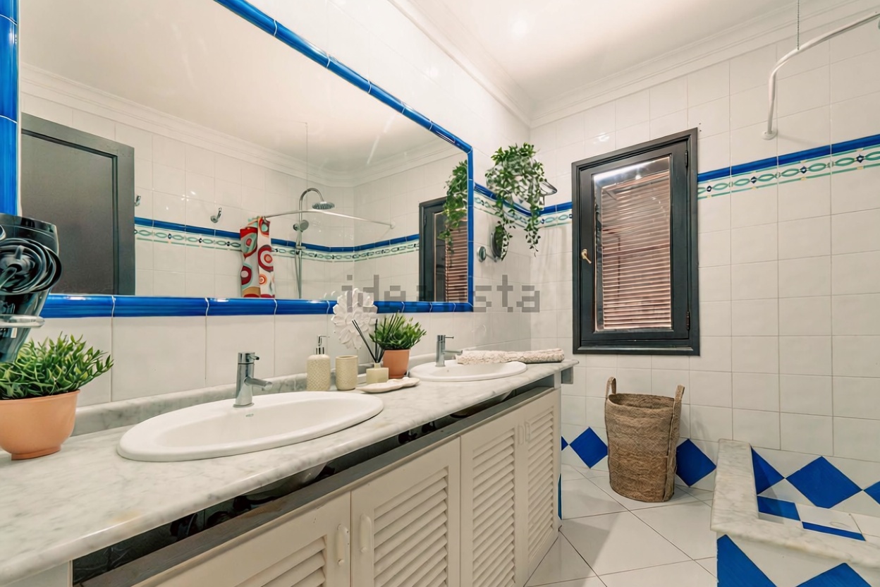 Chalet with direct beach access in Mogán — Bathroom