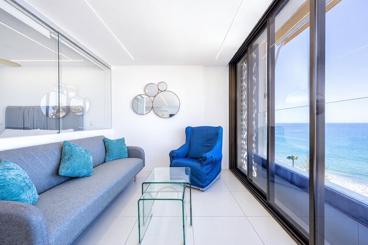 Apartamento em primeira linha de praia em Mogán — Sala