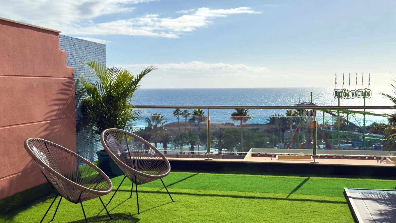 Beachfront duplex in Mogán