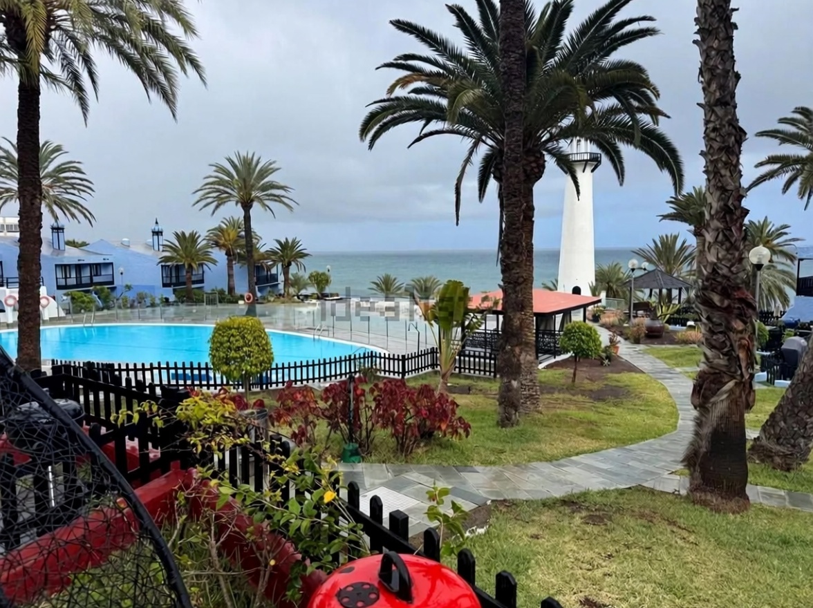 Chalet avec accès direct à la plage à San Bartolomé de Tirajana — Vue mer