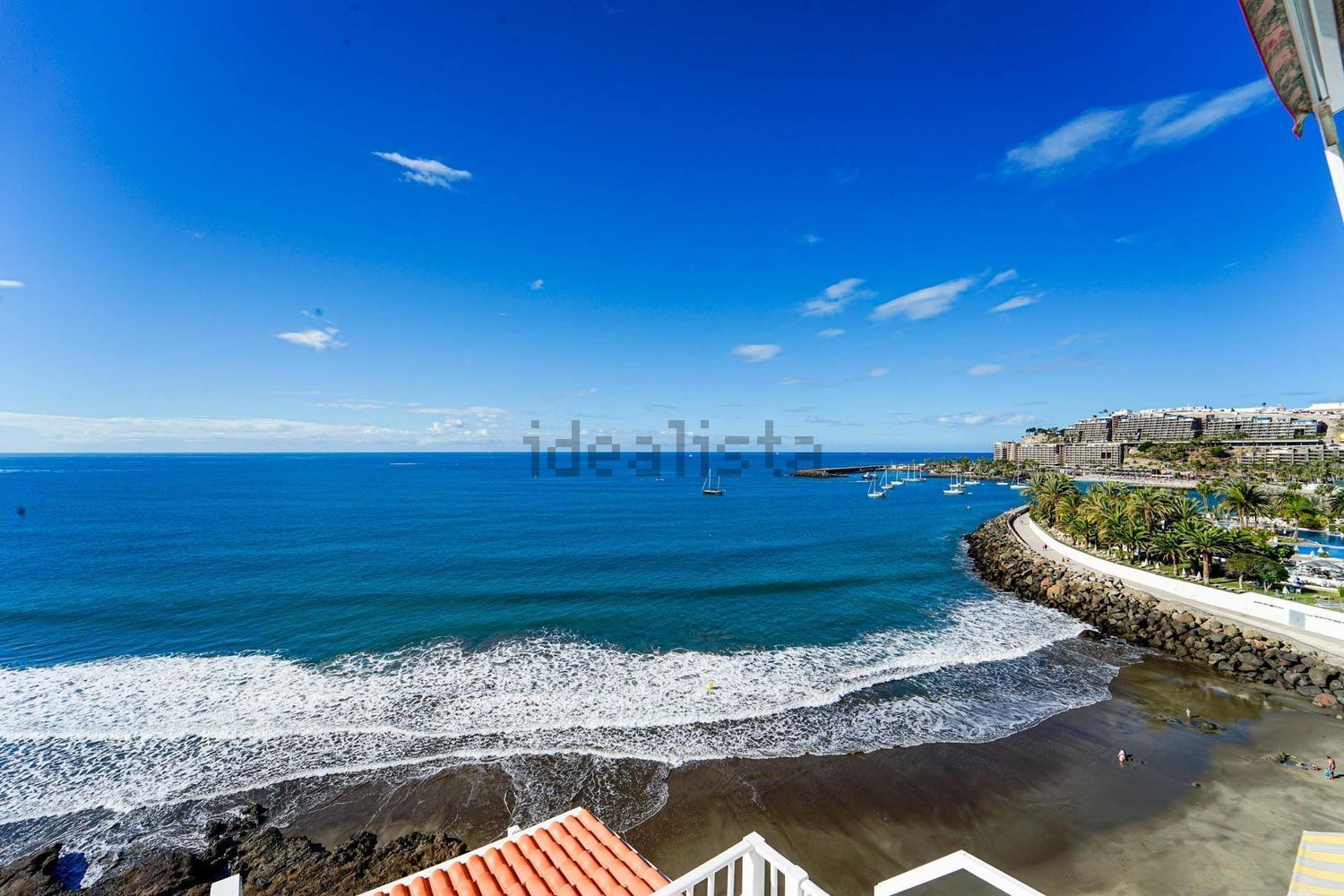 Flat for sale frontline beach in Mogán