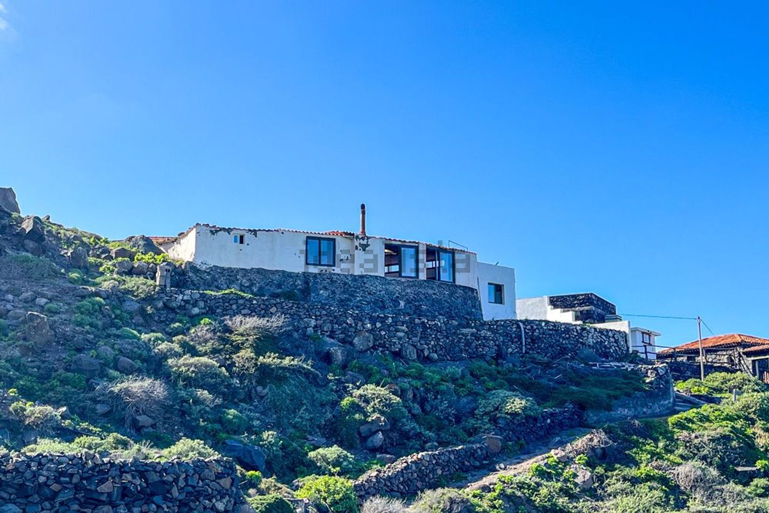 House for sale with direct beach access in Vallehermoso
