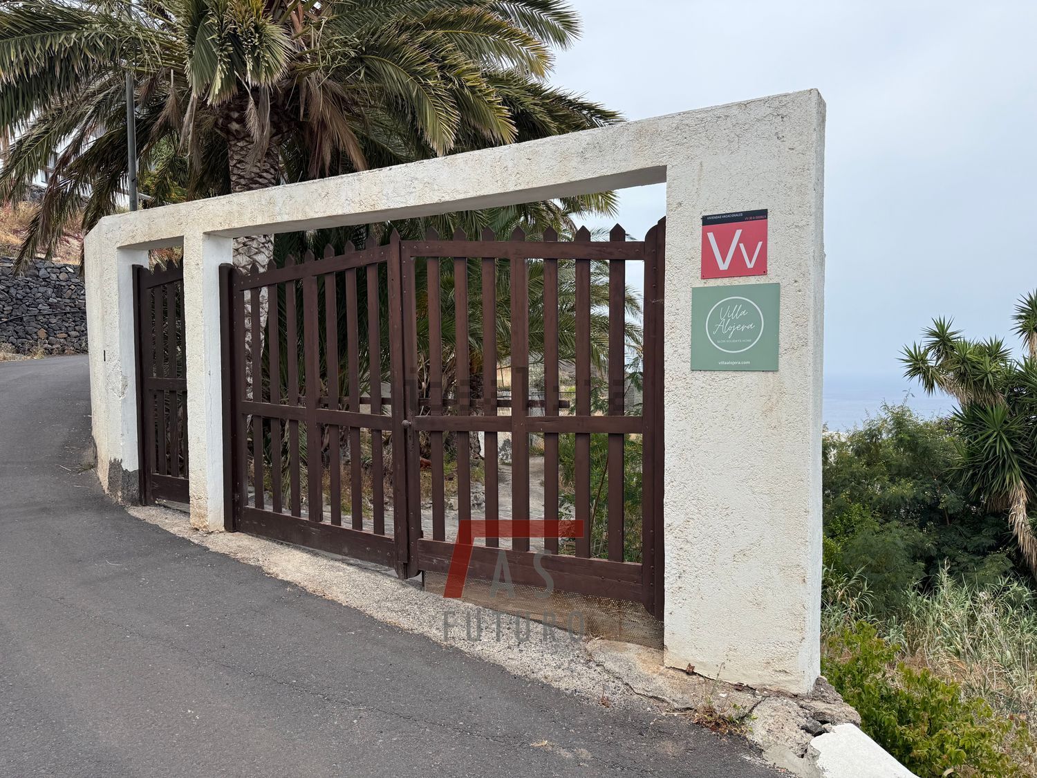 Chalet zum Verkauf mit direktem Strandzugang in La Gomera