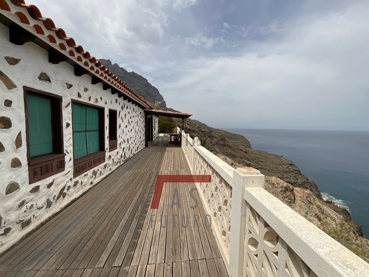 Chalet for sale with direct beach access in La Gomera