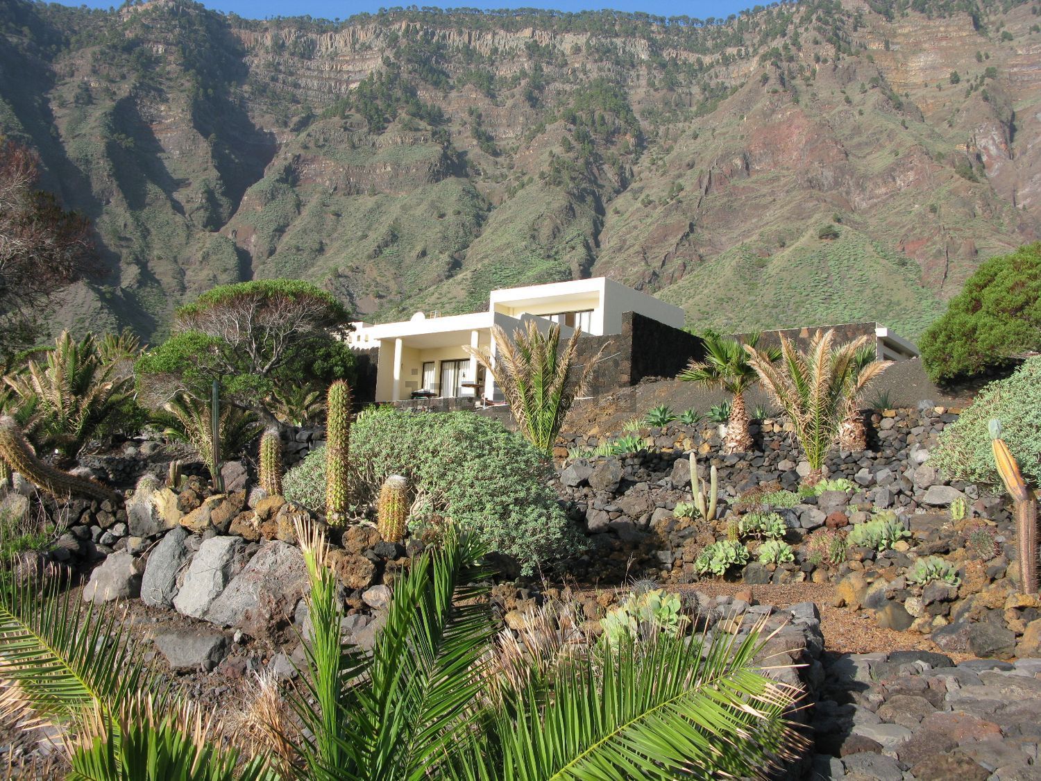 Chalet for sale with direct beach access in Valverde