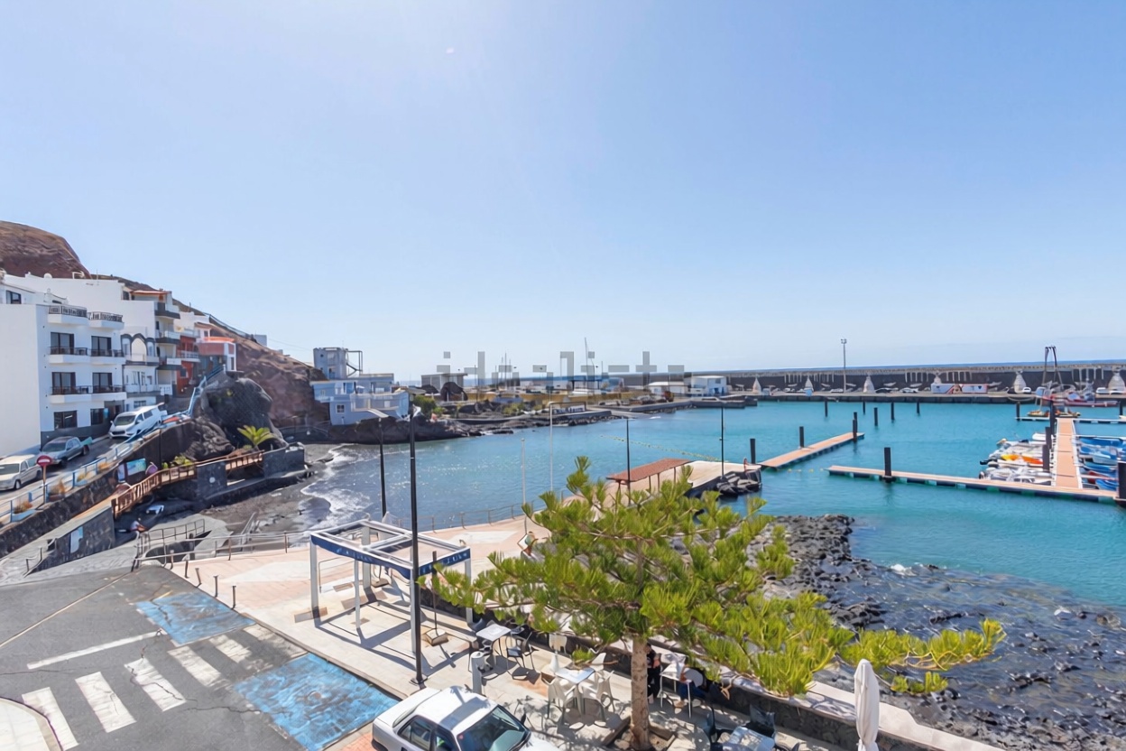 Chalet with direct beach access in El Pinar — Sea view