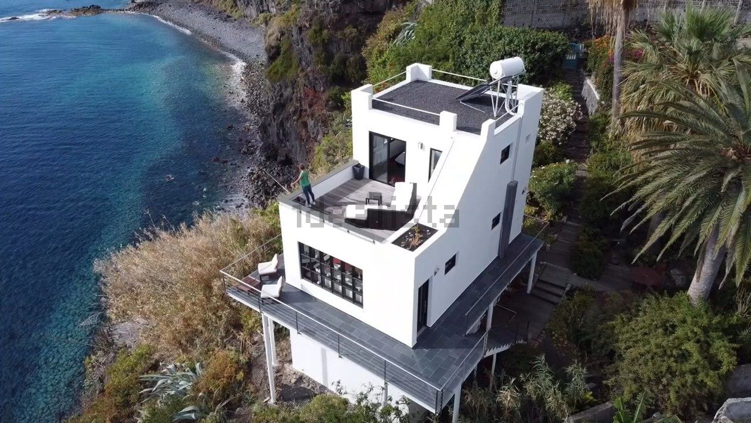 Chalet for sale with direct beach access in Suances