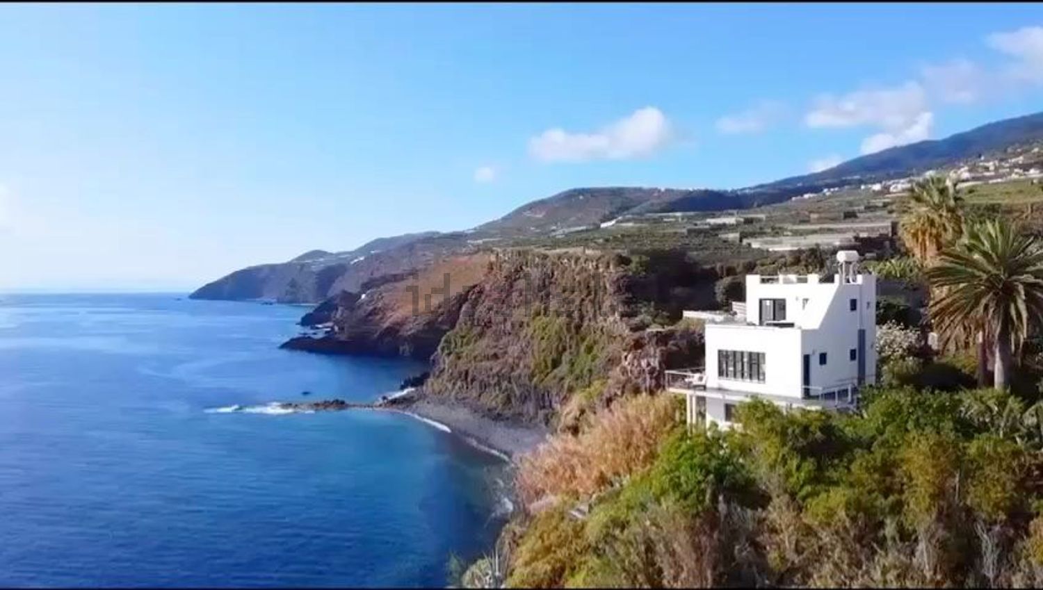 Chalet for sale with direct beach access in Suances