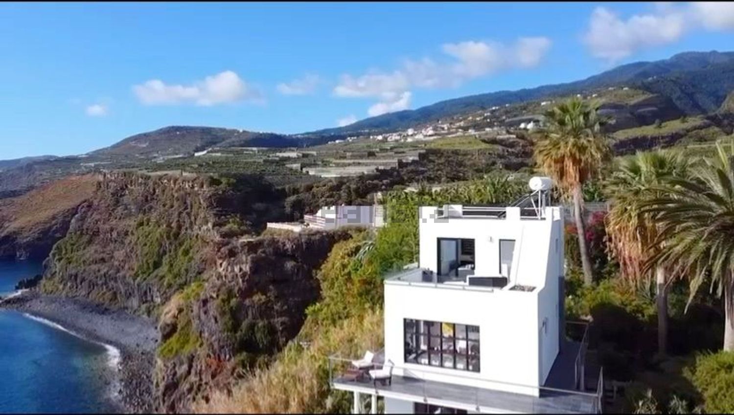Chalet for sale with direct beach access in Suances
