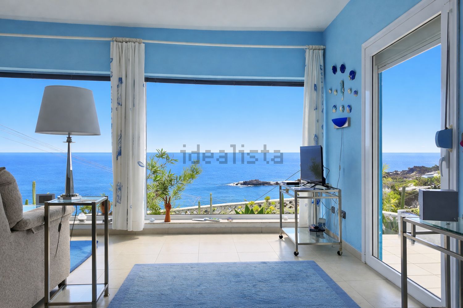 Chalet for sale with direct beach access in Breña Baja