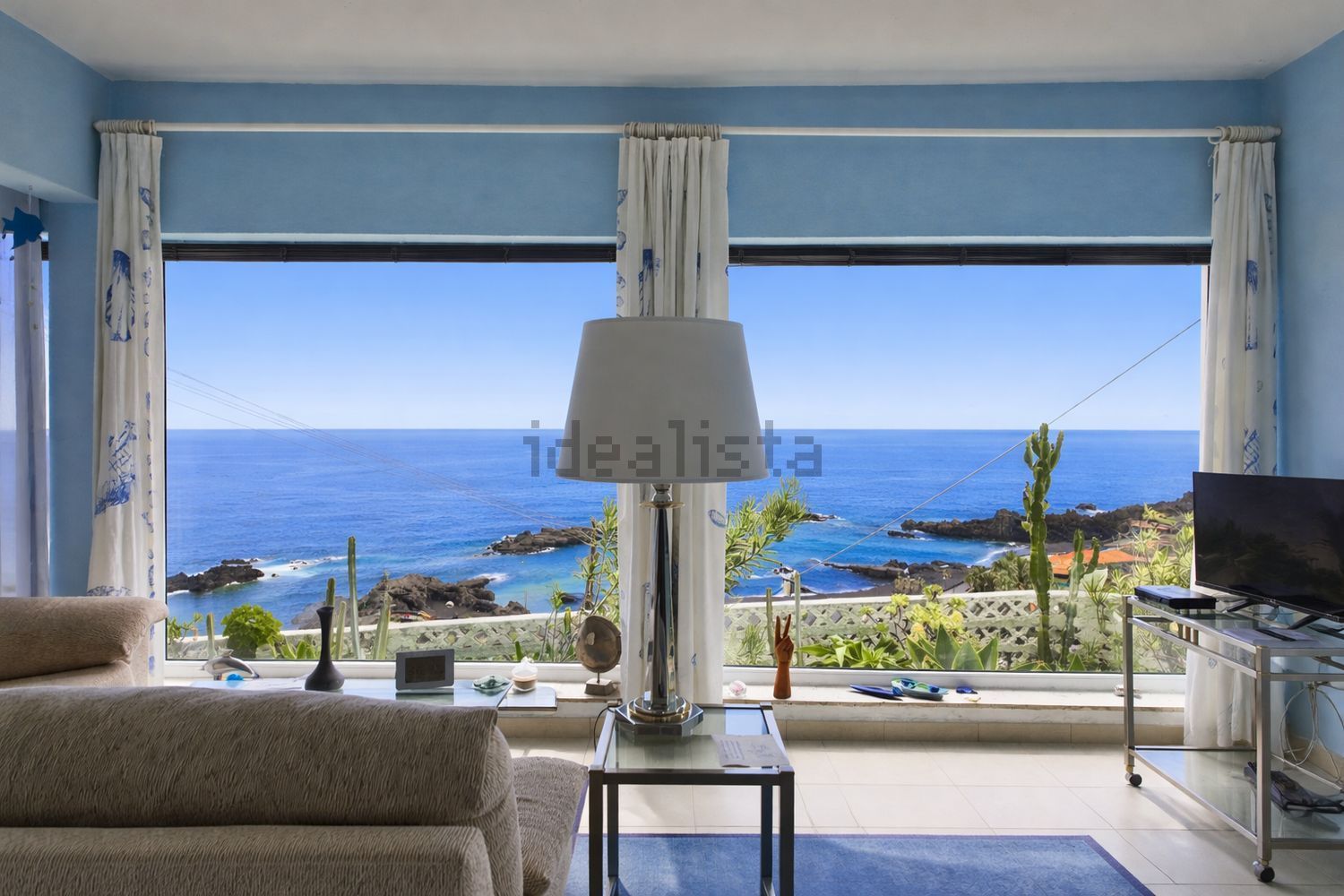 Chalet for sale with direct beach access in Breña Baja