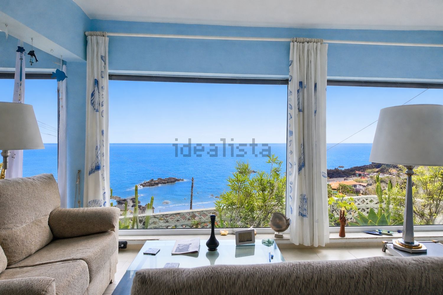 Chalet for sale with direct beach access in Breña Baja