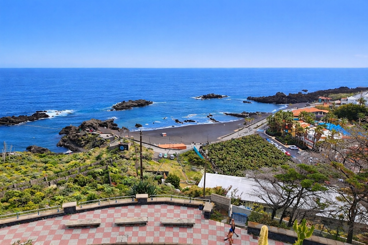 Chalet with direct beach access in Breña Baja — Sea view