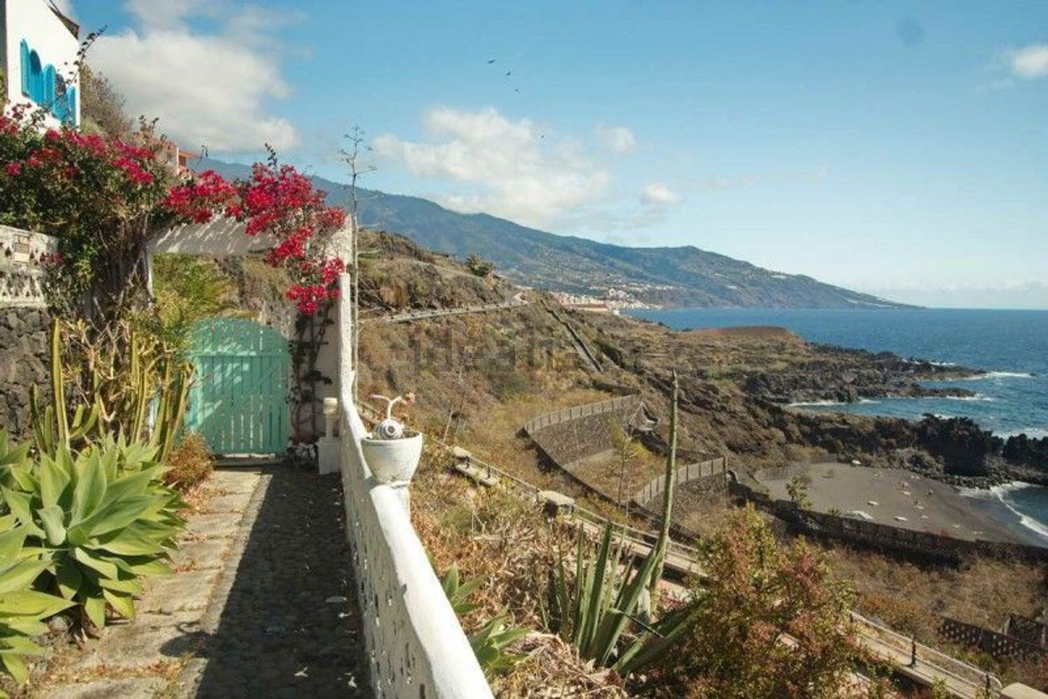Chalet for sale with direct beach access in Breña Baja