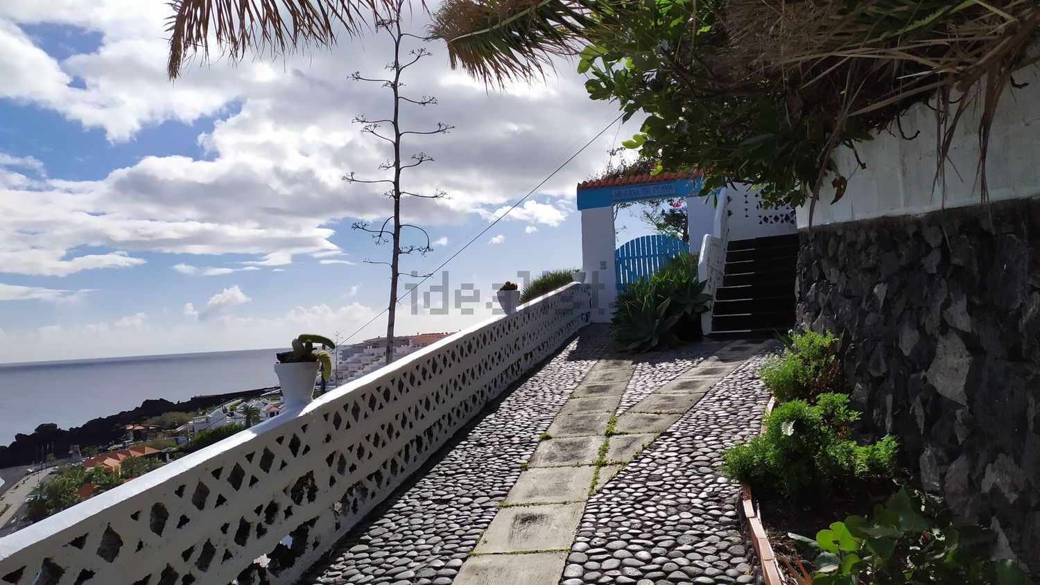 Chalet for sale with direct beach access in Breña Baja