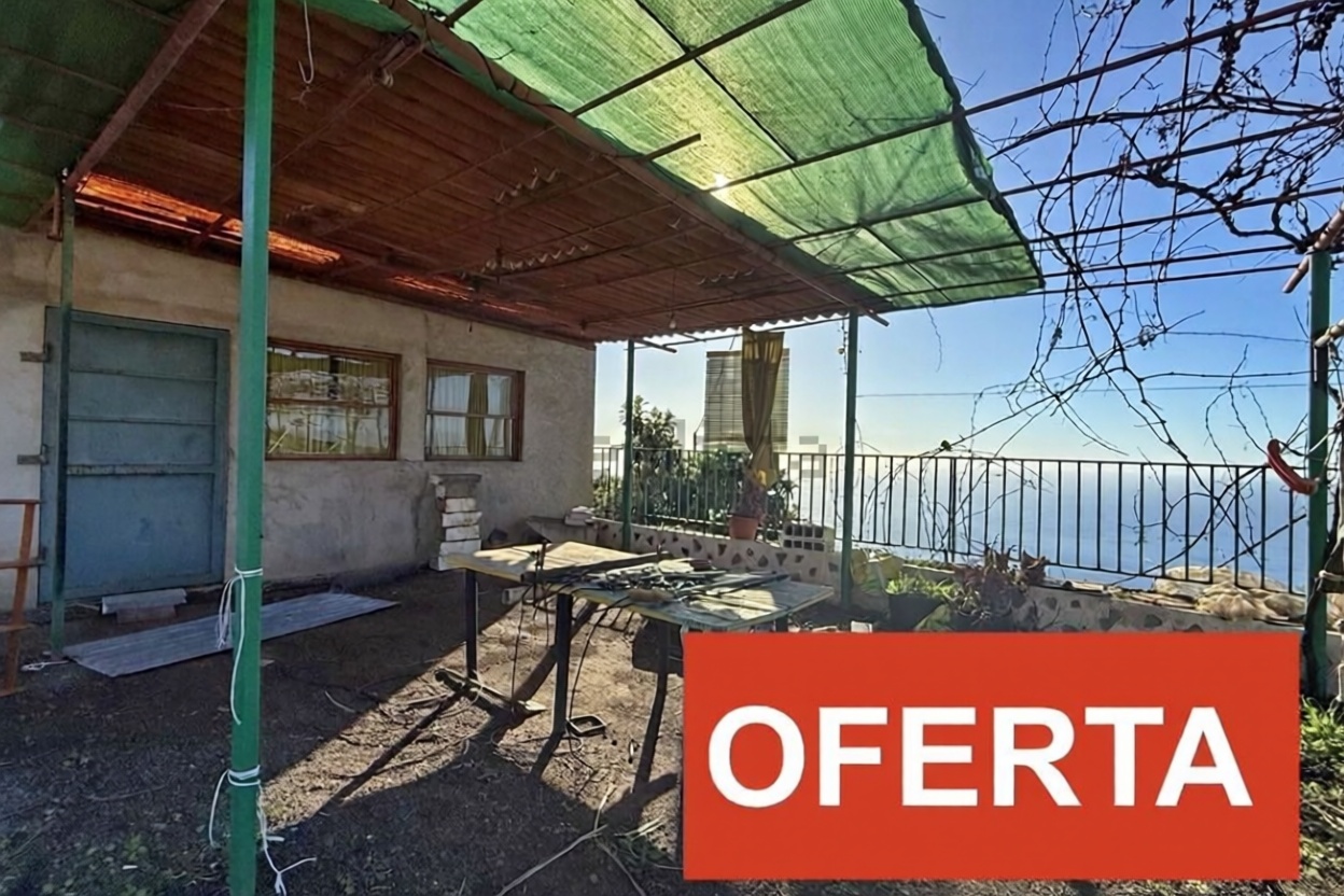 House with direct beach access in La Palma