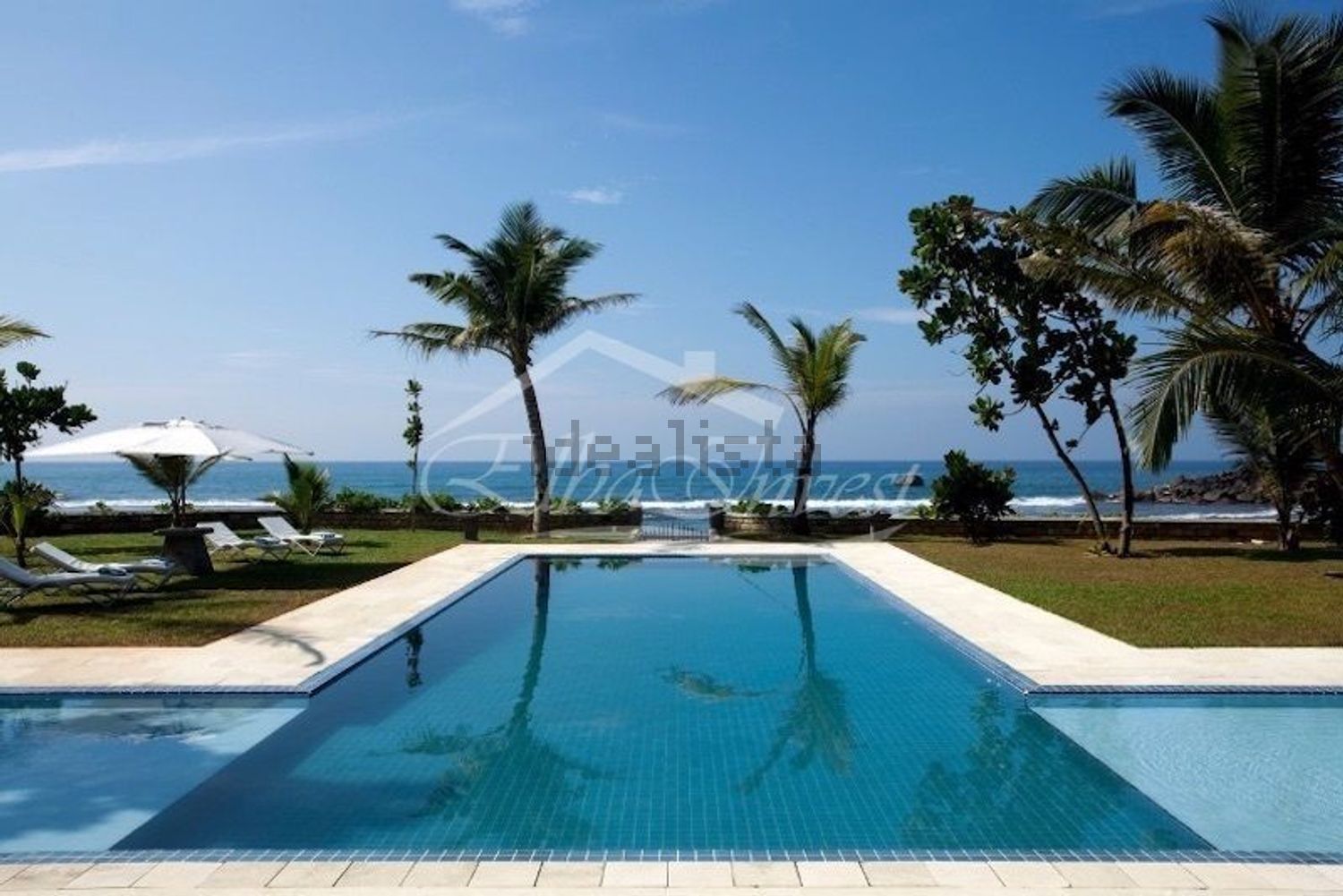 Chalet for sale with direct beach access in Adeje