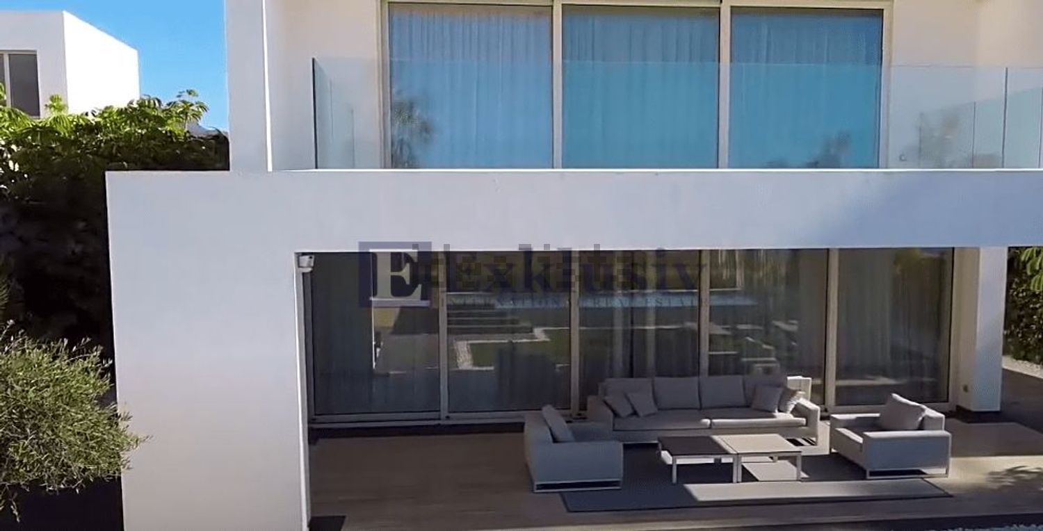 Chalet for sale with direct beach access in Adeje