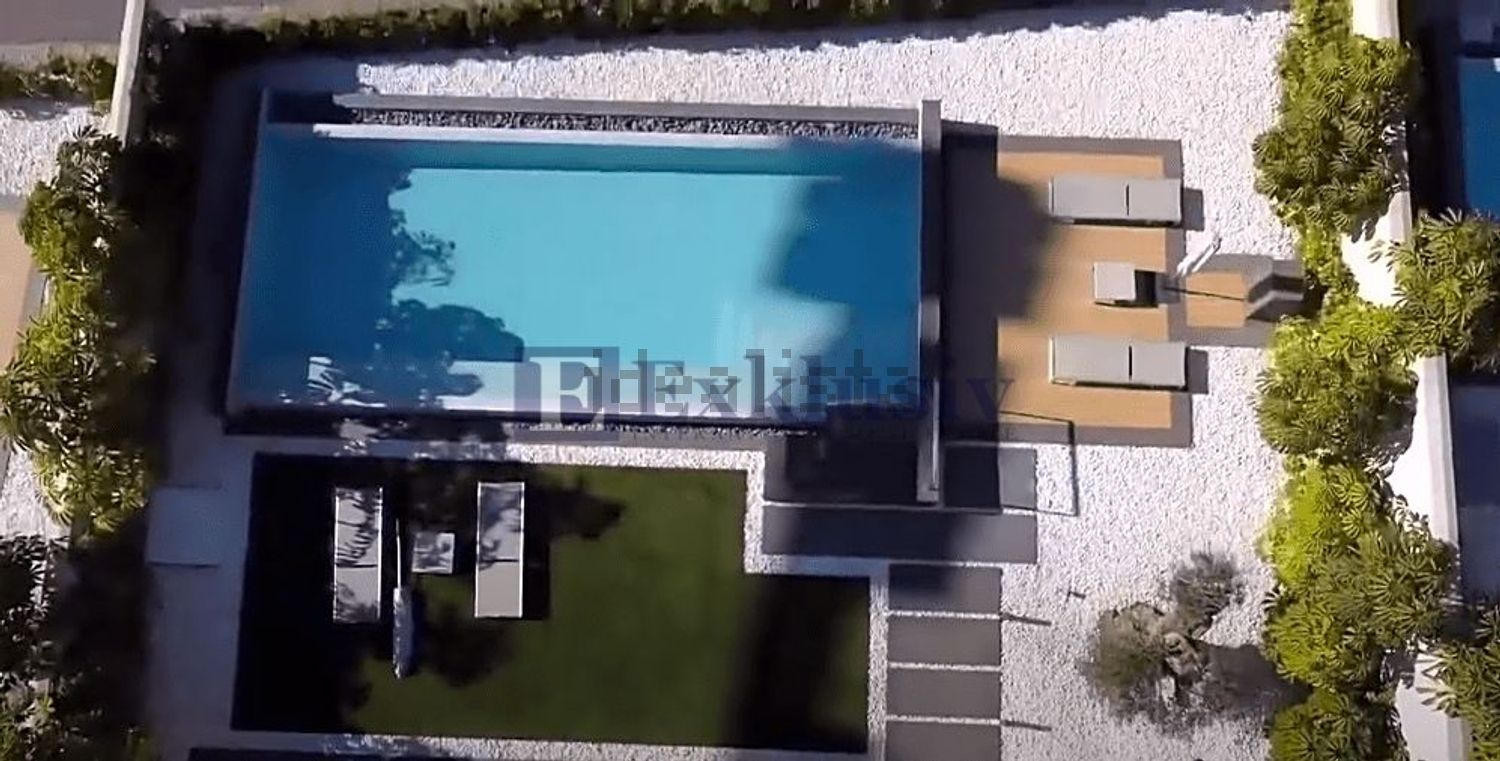 Chalet for sale with direct beach access in Adeje