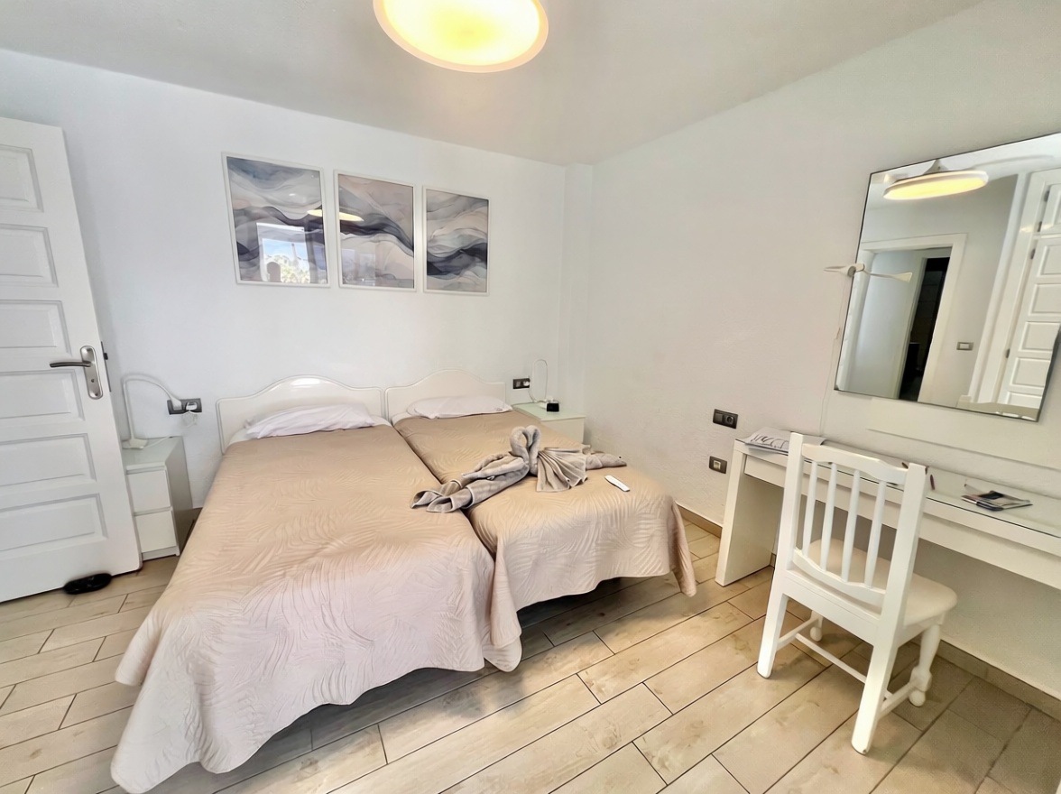 Beachfront flat in Playa las Américas — Bedroom