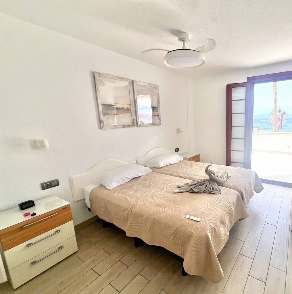 Beachfront flat in Playa las Américas — Bedroom