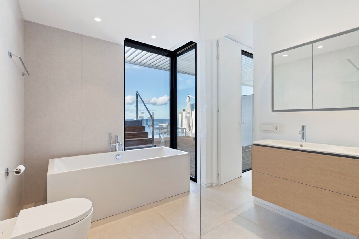Seafront attic in Palm Mar — Bathroom