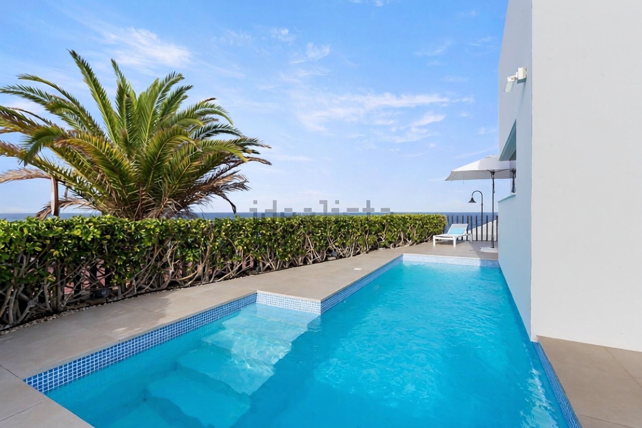 Chalet con acceso directo a playa en Guia de Isora — Piscina
