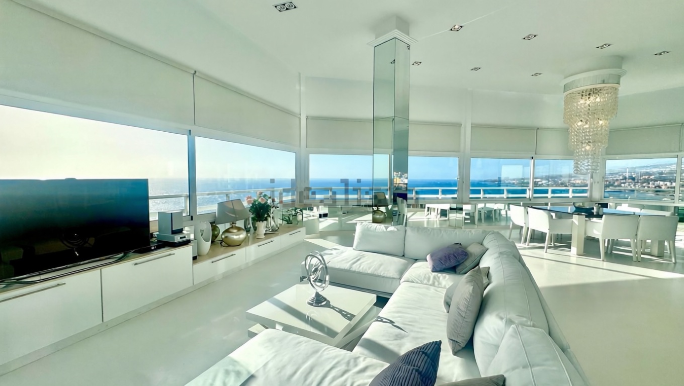 Apartamento em primeira linha de praia em Playa las Américas — Sala