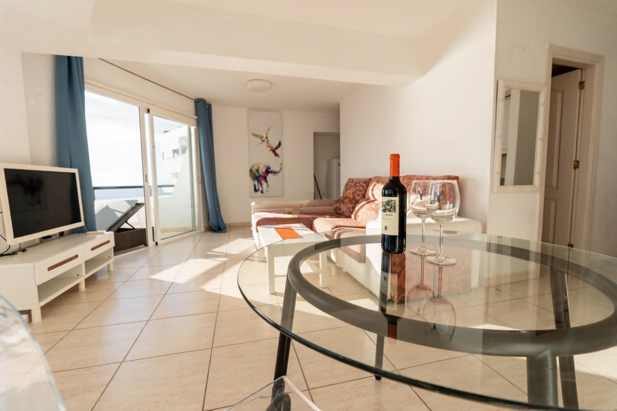 Piso en primera línea de playa en Adeje — Salón