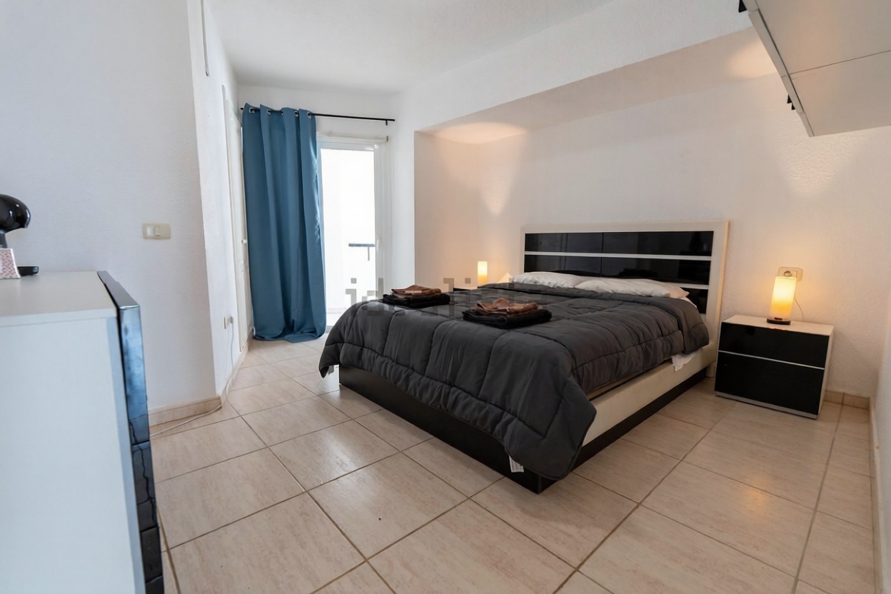 Piso en primera línea de playa en Adeje — Dormitorio