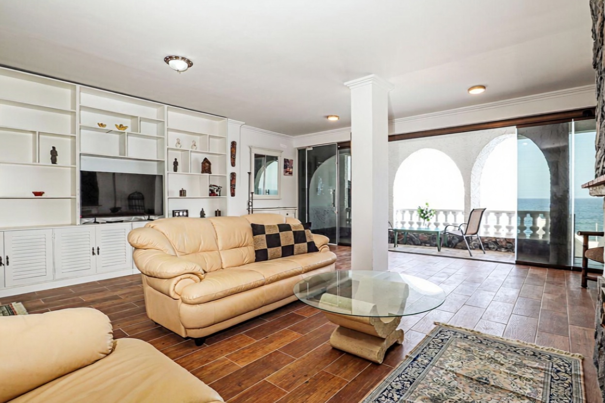 Chalet with direct beach access in Tenerife — Living room
