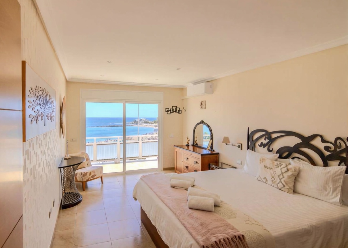 Ático em primeira linha de mar em Arona — Quarto
