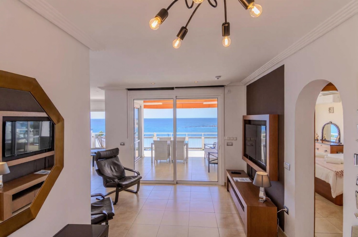 Ático em primeira linha de mar em Arona — Sala
