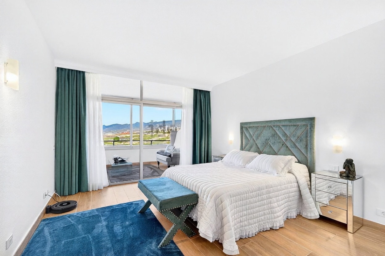 Ático en primera línea de mar en Adeje — Dormitorio