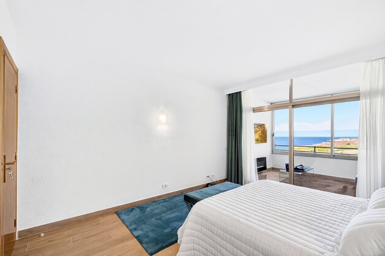 Ático en primera línea de mar en Adeje — Dormitorio