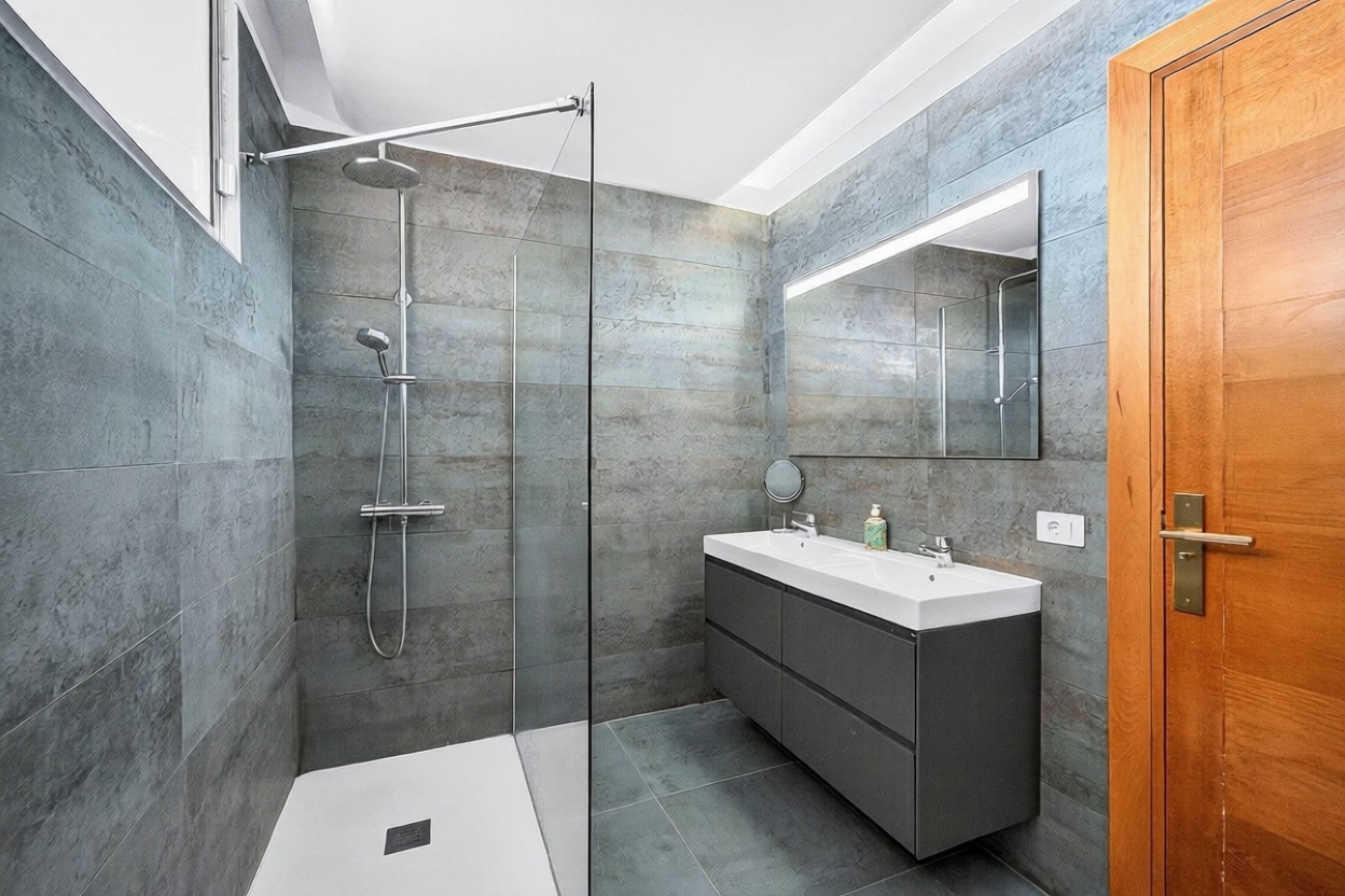 Ático en primera línea de mar en Adeje — Baño