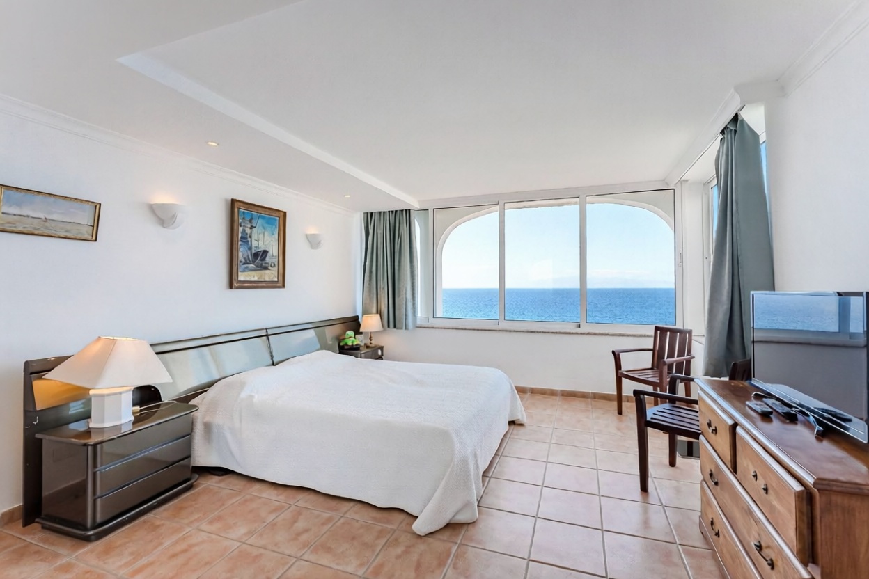 Ático en primera línea de mar en Adeje — Dormitorio