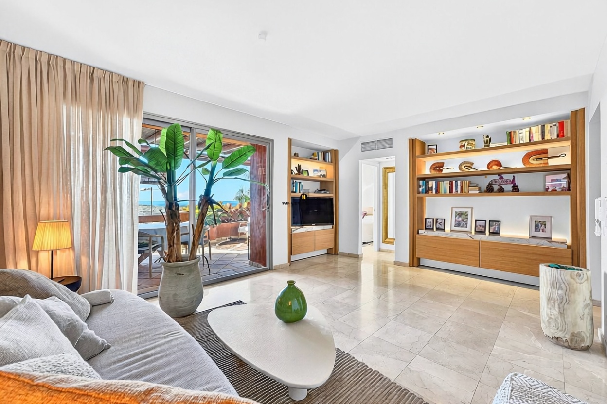 Ático em primeira linha de mar em Arona — Sala