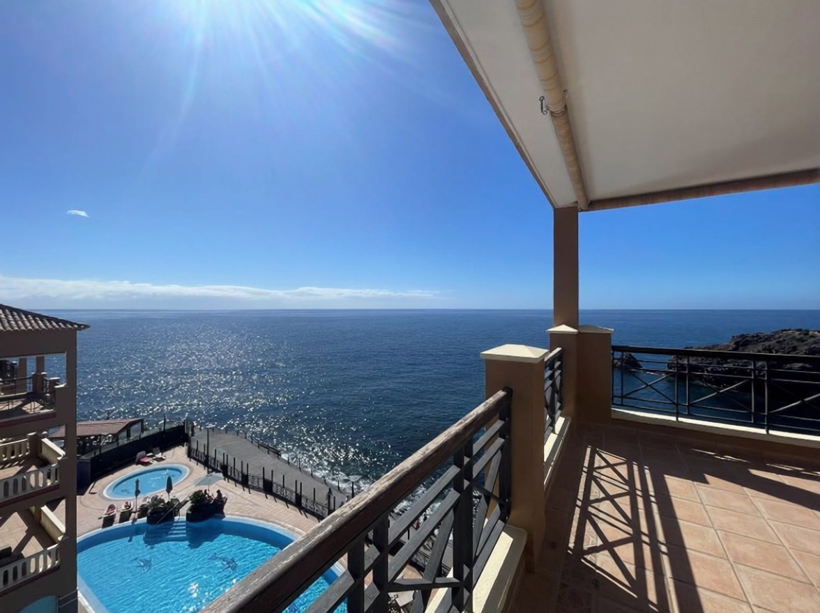 Ático em primeira linha de mar em Arona