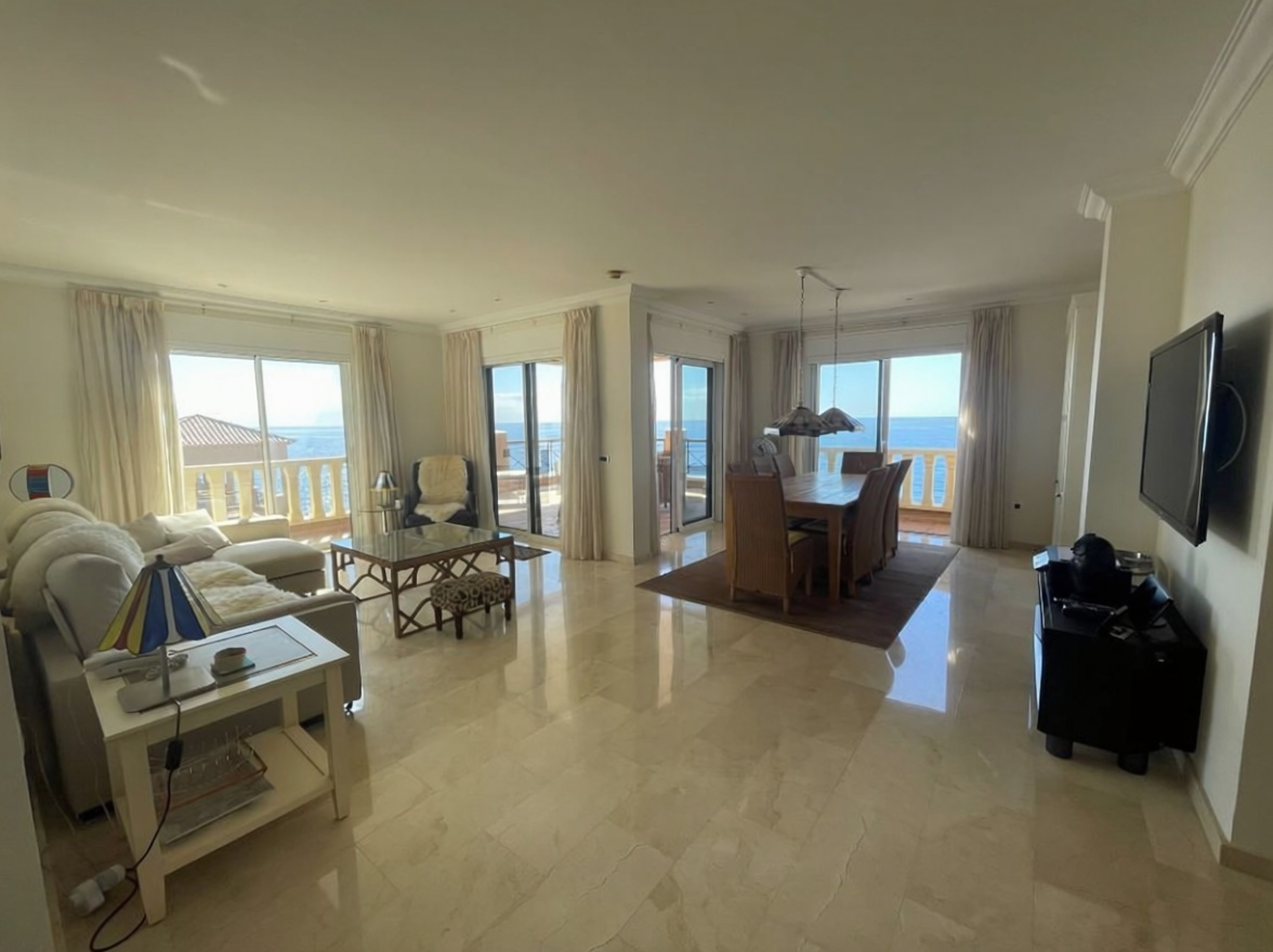 Seafront attic in Arona — Living room