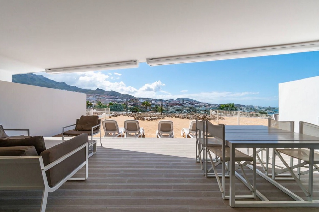 Piso en primera línea de playa en Adeje — Terraza mar