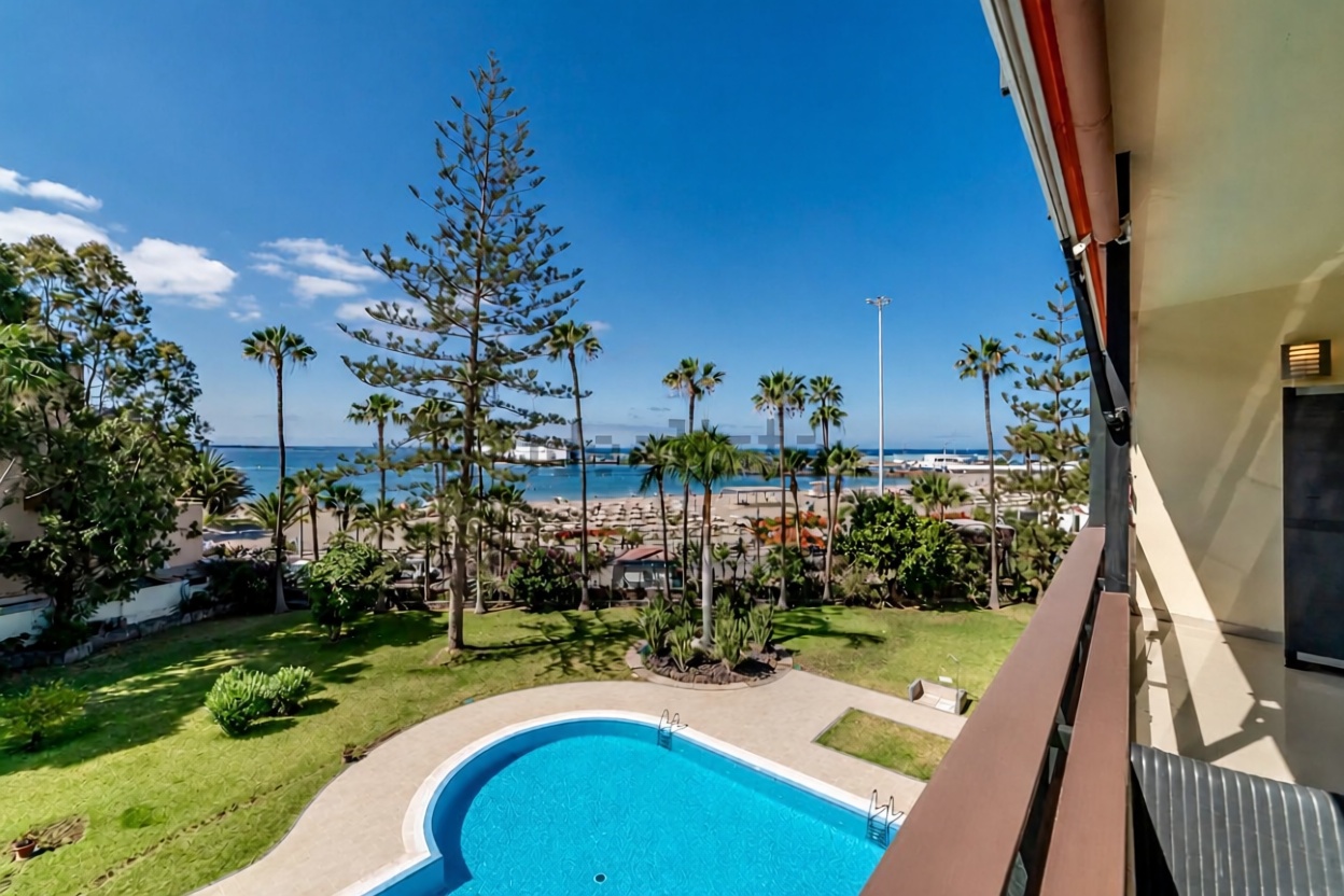 Beachfront flat in Los Cristianos