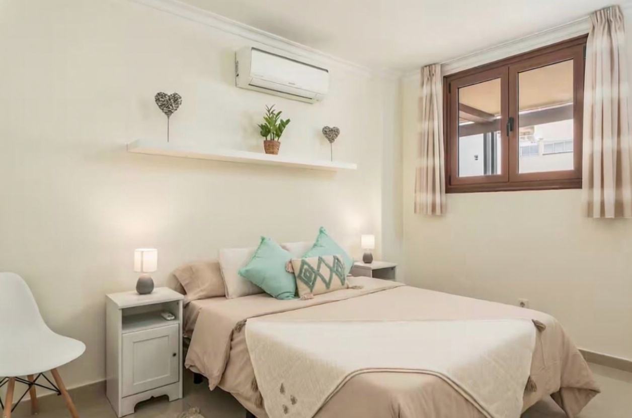 Beachfront flat in Los Cristianos — Bedroom