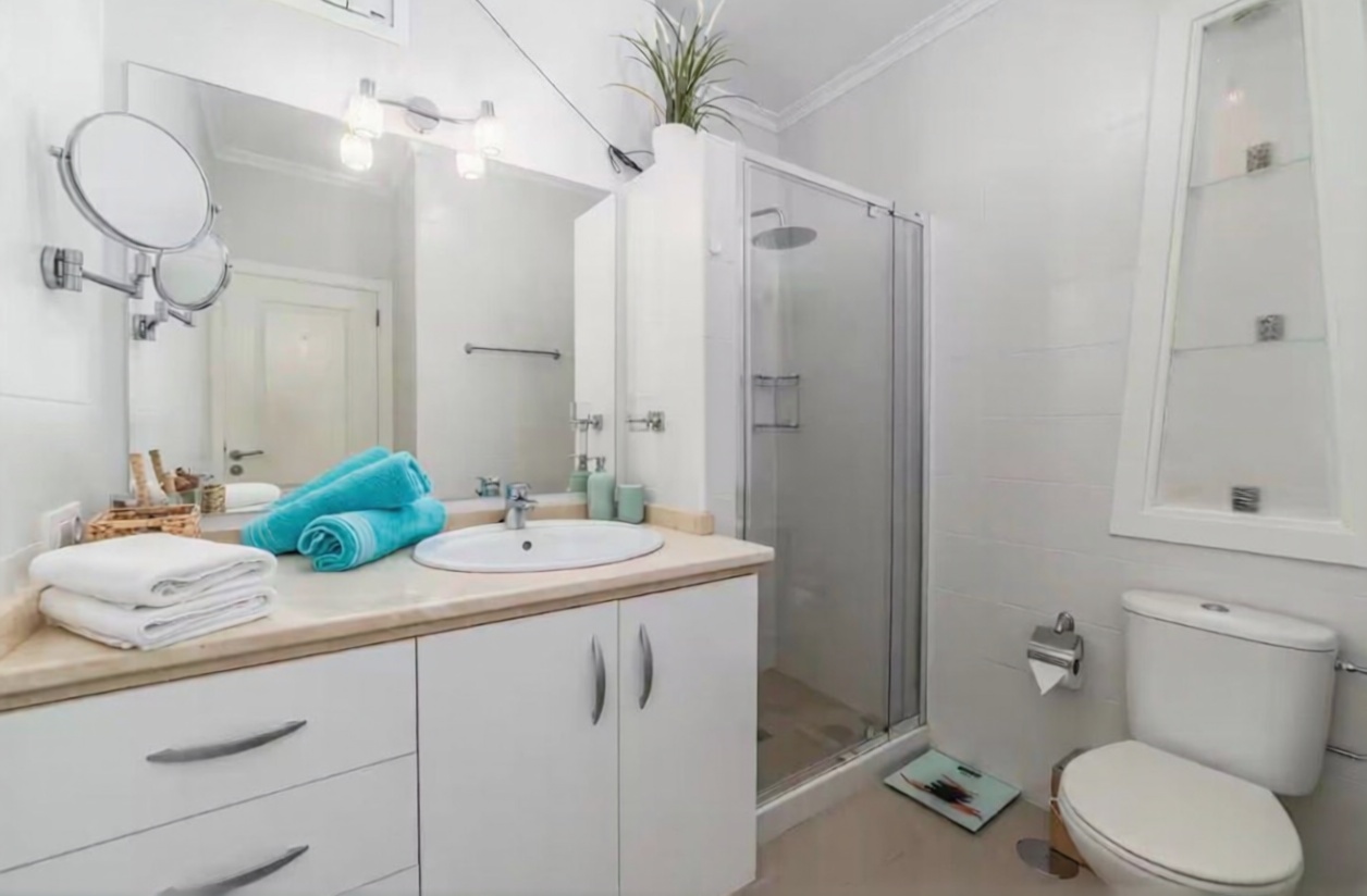 Beachfront flat in Los Cristianos — Bathroom