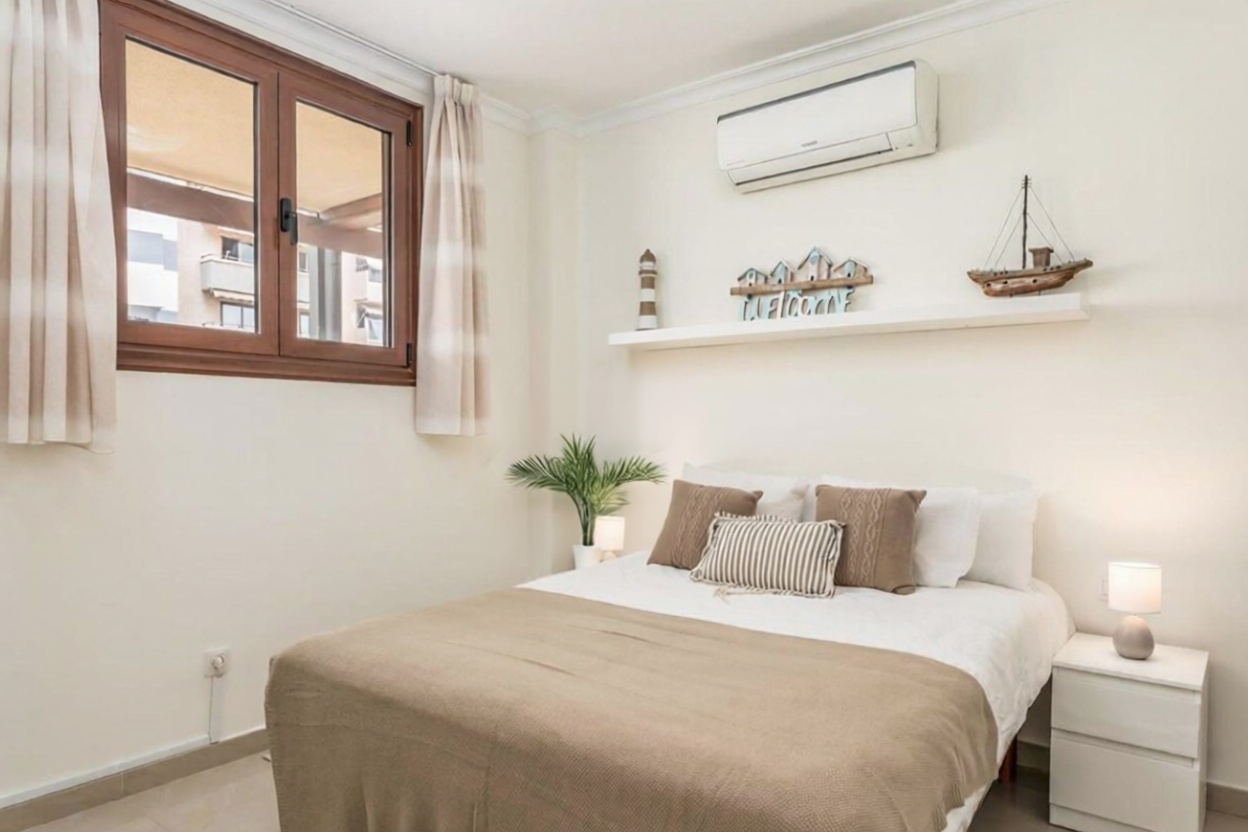 Beachfront flat in Los Cristianos — Sea terrace