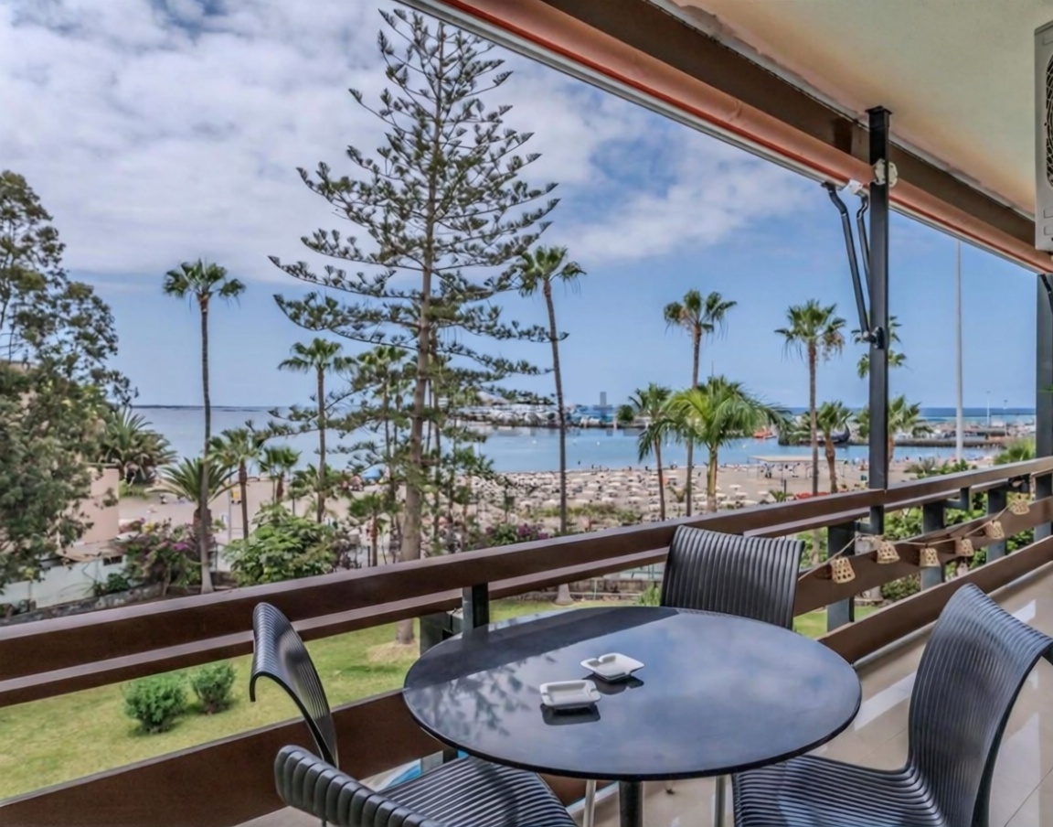 Beachfront flat in Los Cristianos